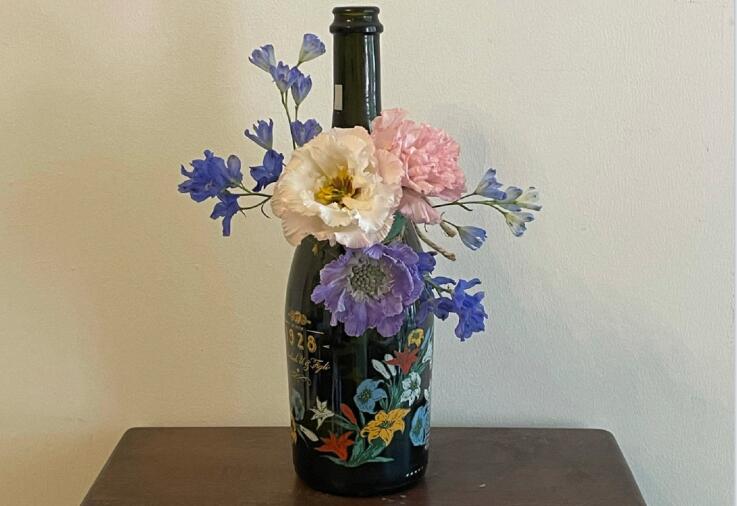 南宁哪里可以学花艺？先来看看酒瓶插花作品