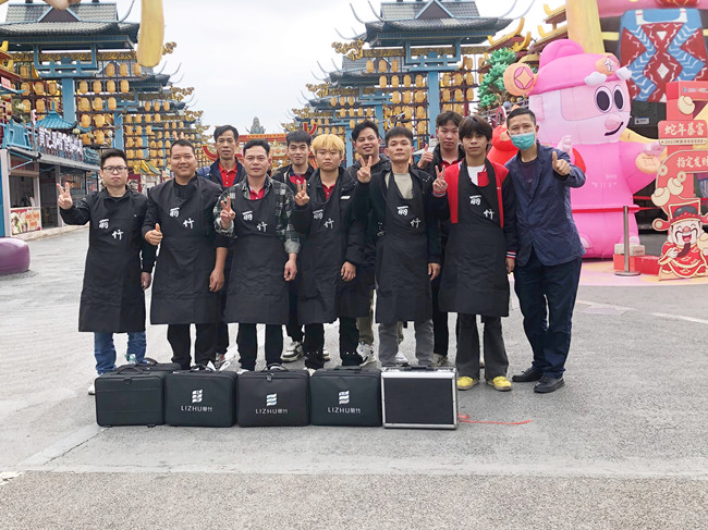 广西美发职业学校“二月二剃龙头”义剪活动