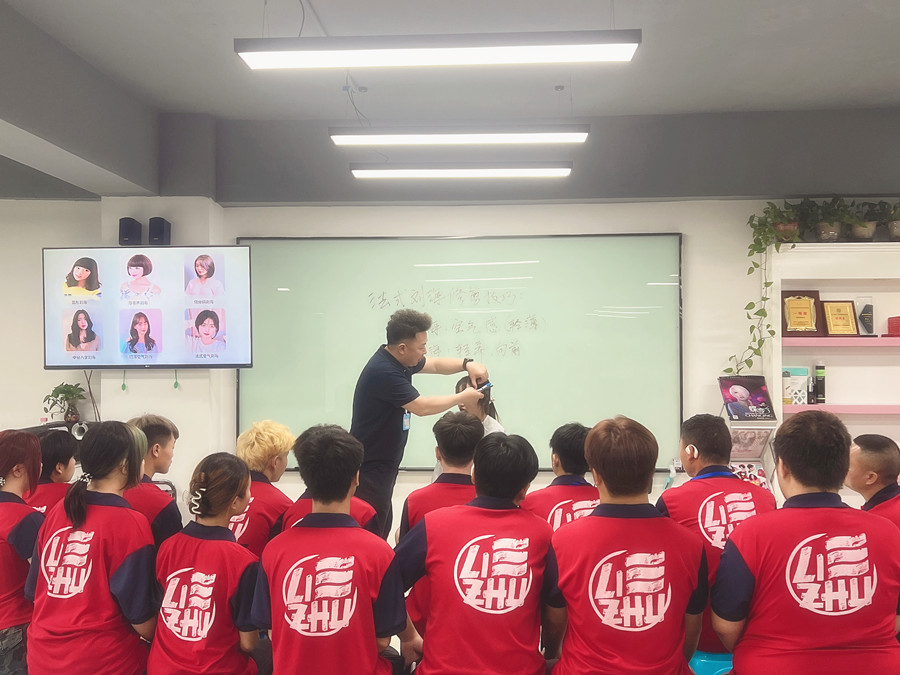 不同脸型适合的刘海类型，南宁剪发学习分享