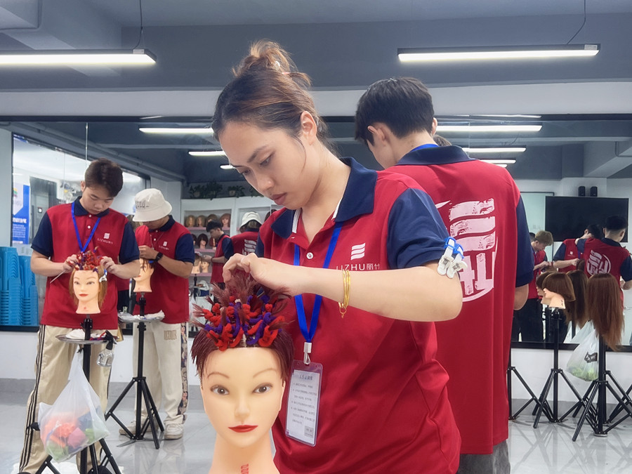 男生烫发类型全解析 | 南宁烫发职业学校收集