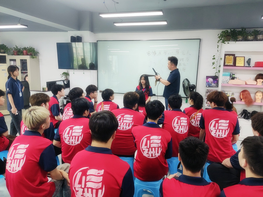 通用烫发后打理技巧,广西烫染专业学校分享