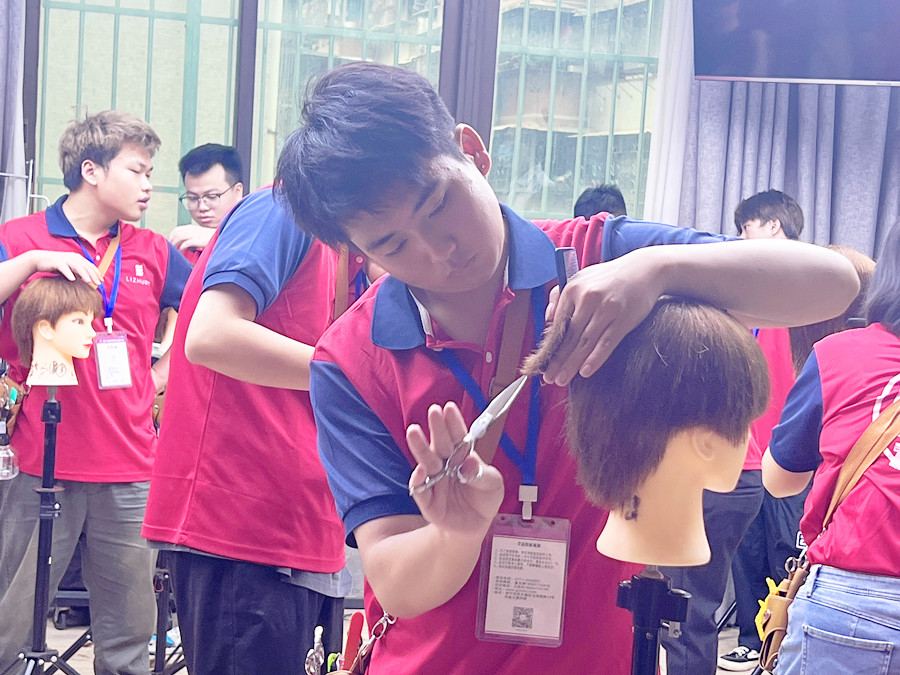 新手学剪发：美发剪刀的正确拿法