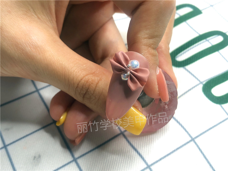 20200428优雅蝴蝶结美甲.jpg