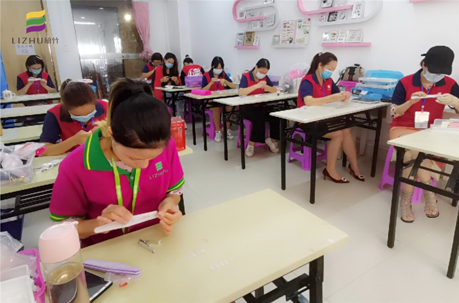南宁美甲学校：欢迎你们，新同学