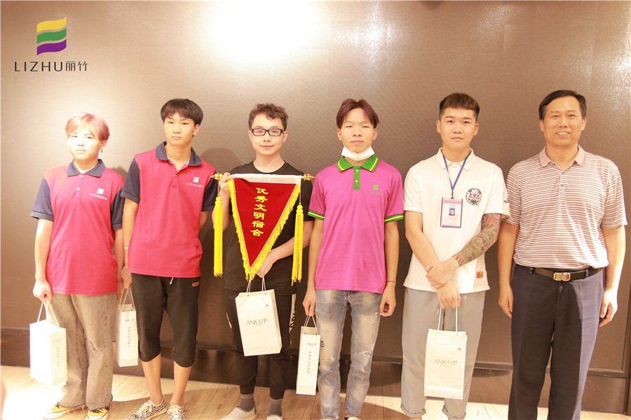 丽竹学校“文明宿舍”评比活动结束