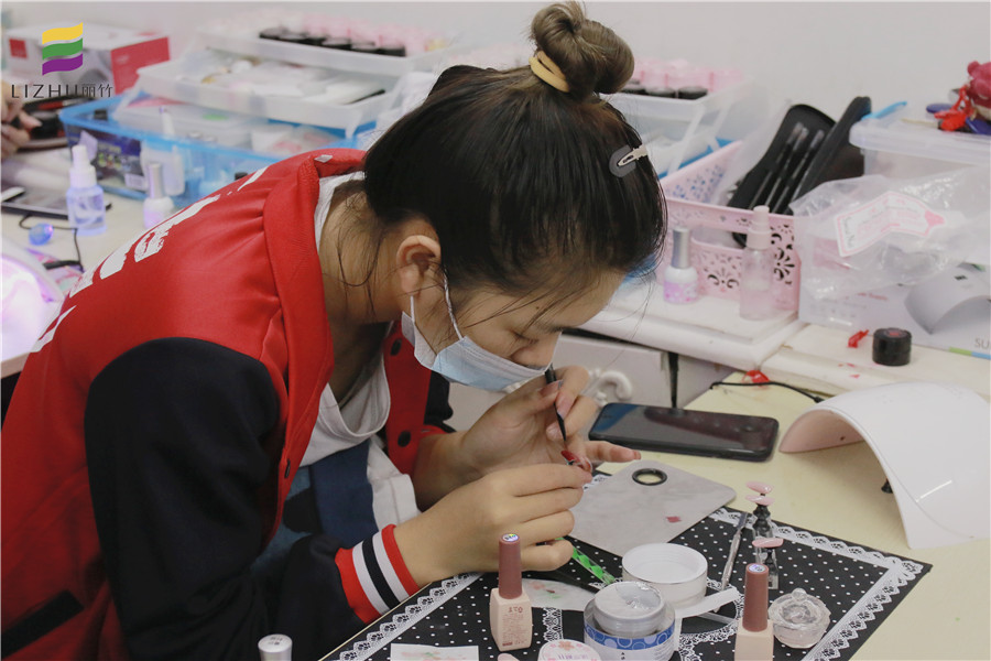 广西美甲学校：美甲你的副业退路