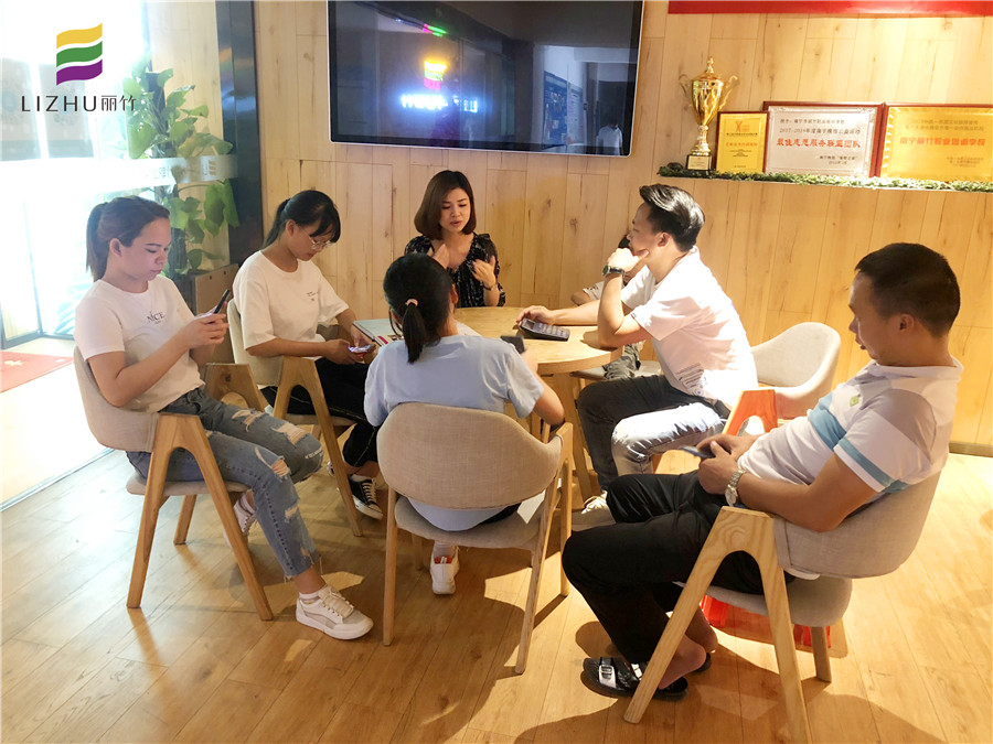 丽竹大门为你开，生源不断滚滚来