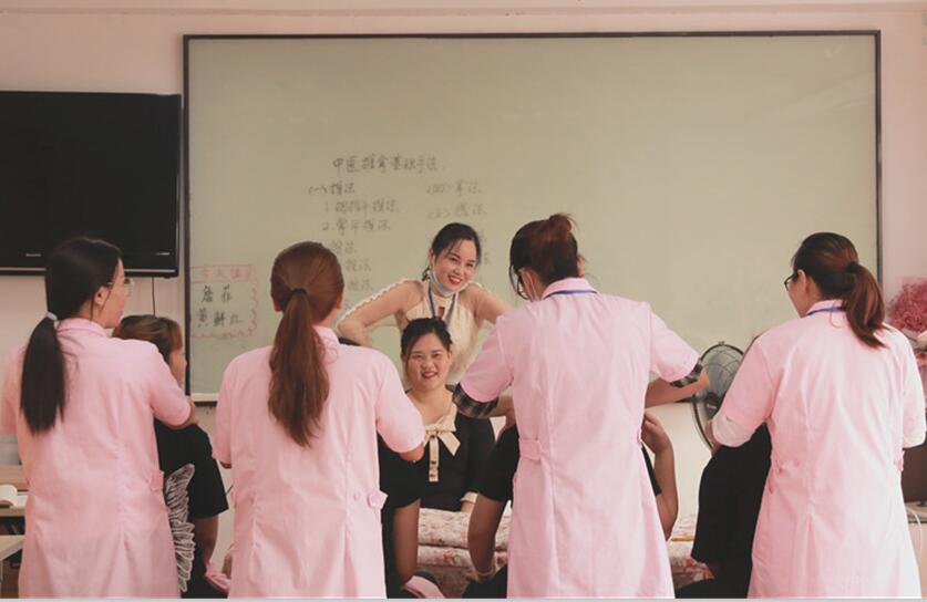 南宁美容学校：中医推拿基础练习