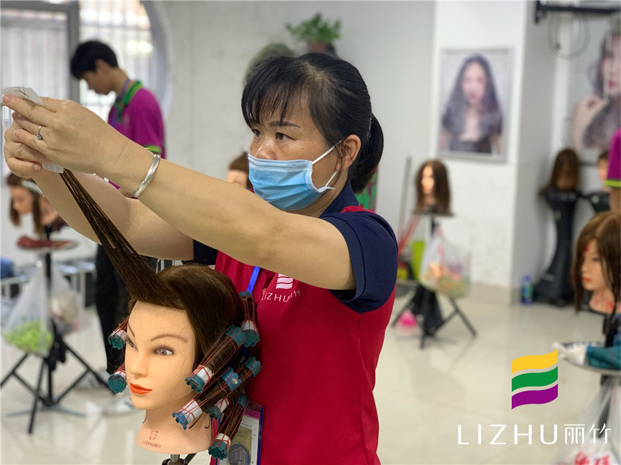 南宁美发学校：想学技术赚钱就来