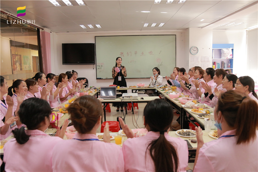 丽竹学校美容班举办毕业座谈会