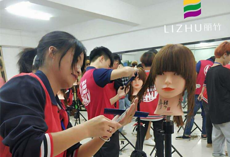 南宁美发学校：零基础也能学美发