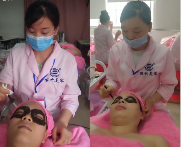 广西美容学校：艾灸眼部定穴练习