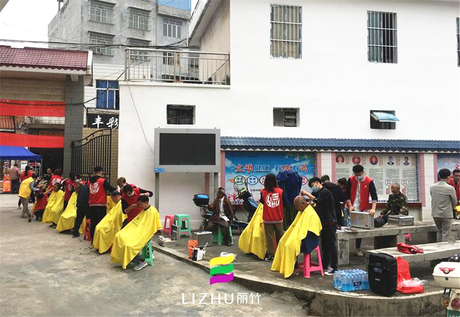 美发学校实践：学习雷锋，好榜样