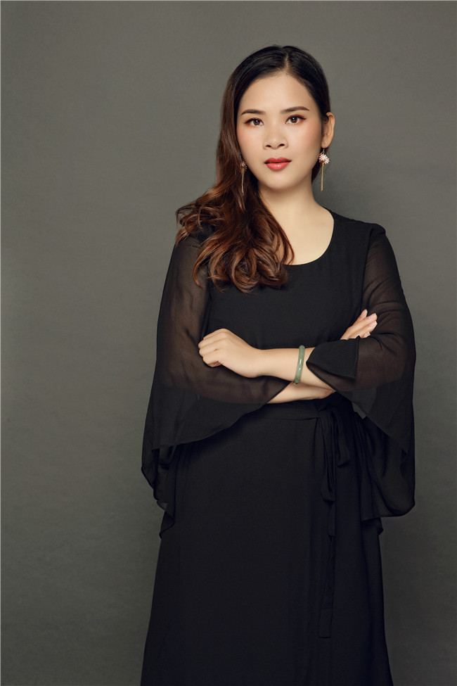 余远霞美甲，纹绣讲师