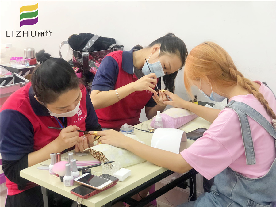 南宁美甲课堂：延长美甲制作教程