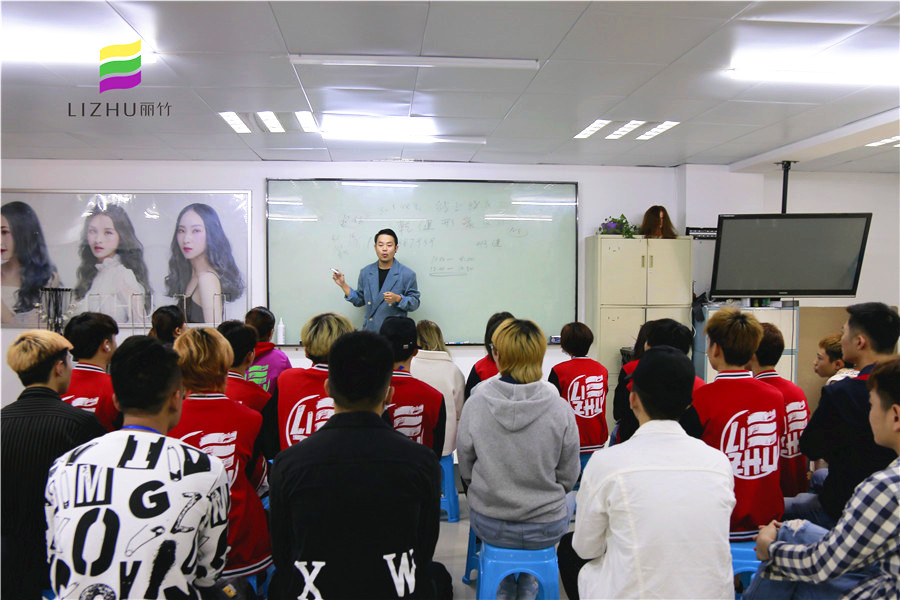 南宁美发师培训班就业宣讲会：乾健·形象设计沙龙专场