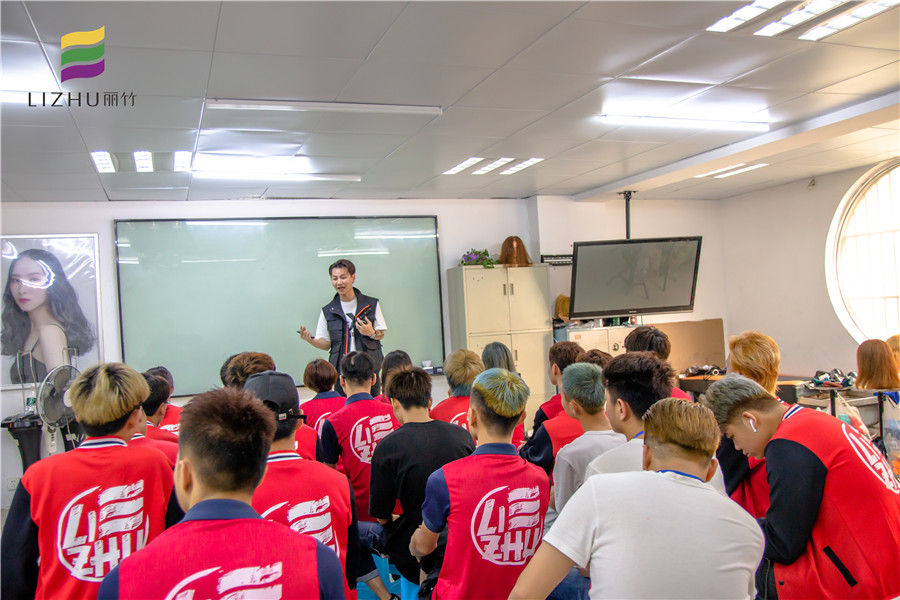 南宁学美发好就业吗？来丽竹学校看看就知道了