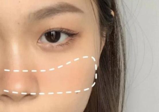 广西口碑好的化妆学校教你网红腮红画法