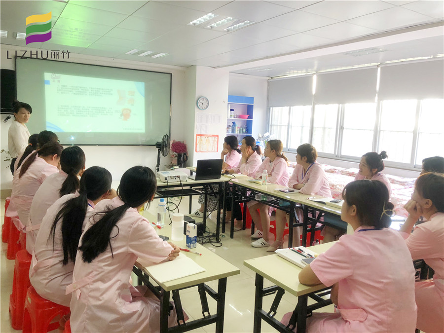 南宁美容学校举办肩椎知识分享课程