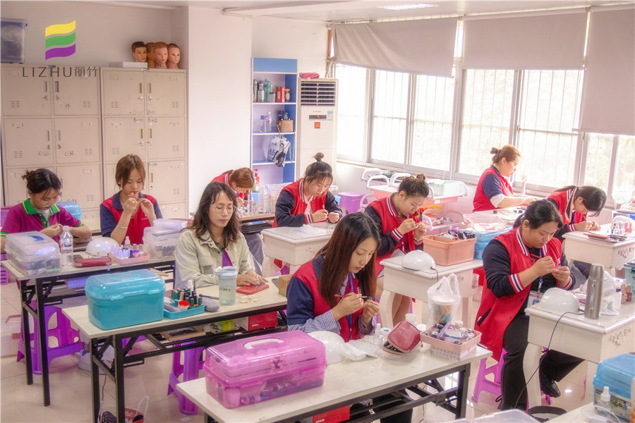 学美甲需要什么条件？南宁美甲培训学校为你解答