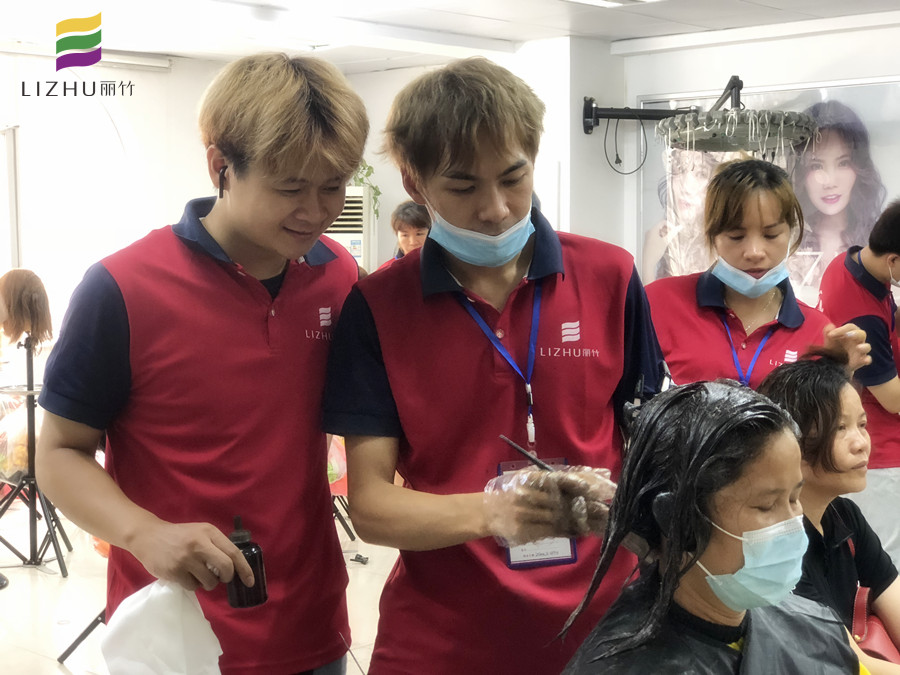 涂抹染膏的技巧，南宁美发师培训必须课程