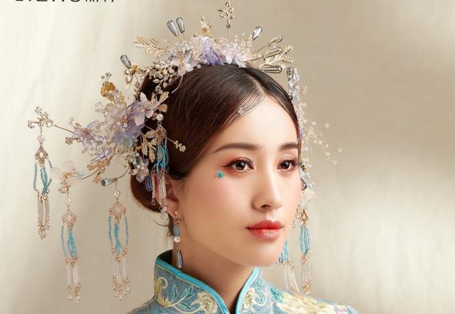 南宁化妆学校作品：中国蓝秀禾新娘造型