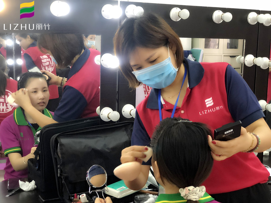 广西美妆学校辩证：化妆对皮肤的伤害很大吗？