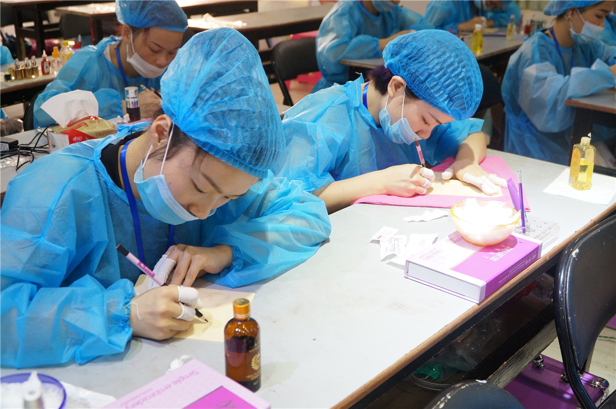 纹眉师是怎么养成的？南宁纹眉培训学校告诉你