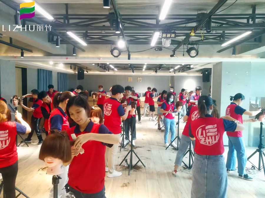 广西学美发有前途吗？欢迎到丽竹美发学校找答案