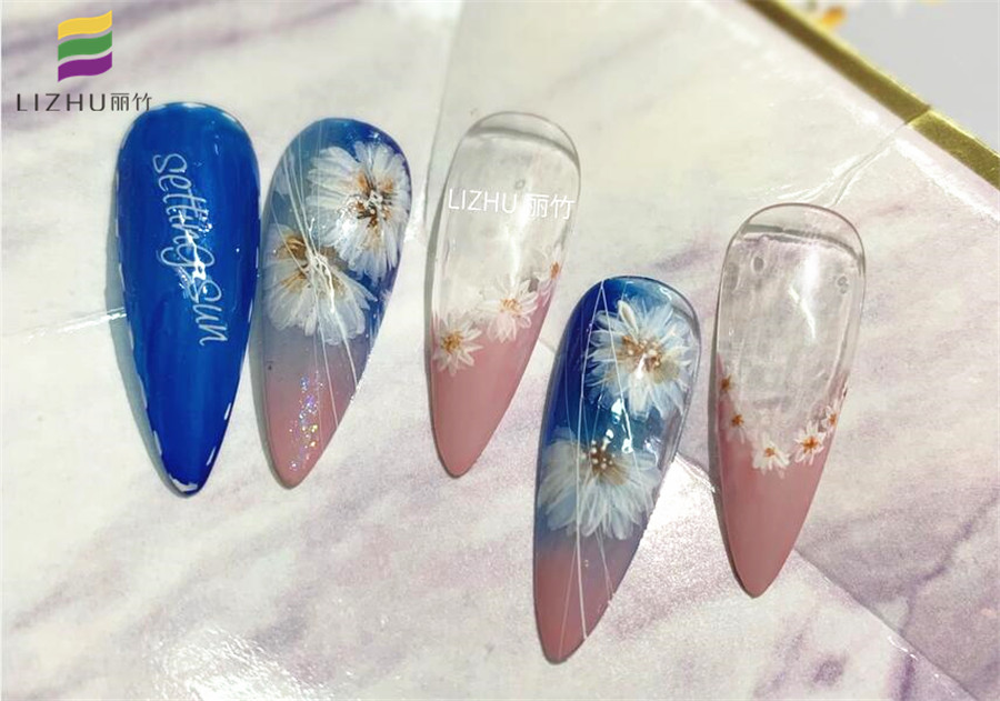 南宁美甲培训班作品：手绘小雏菊美甲