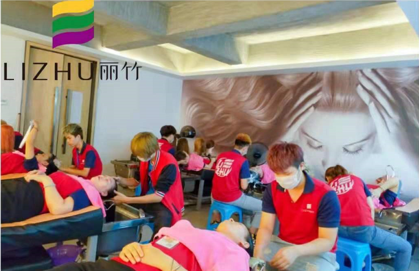 来看看广西美发培训学校洗护班实操练习