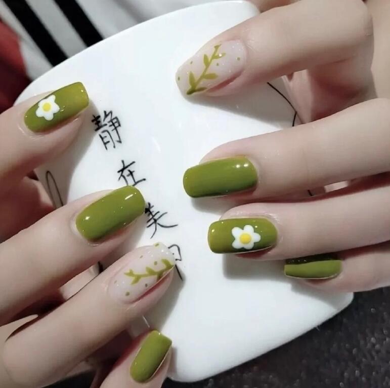 牛油果绿色美甲，和广西美甲学习中心get起来