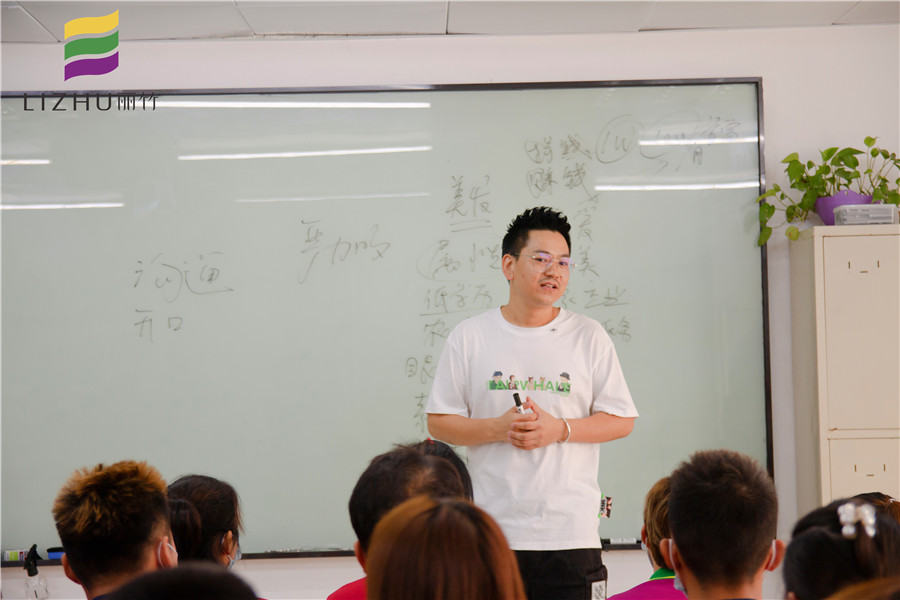 广西美发学校哪家包工作？来丽竹美发就业宣讲会吧