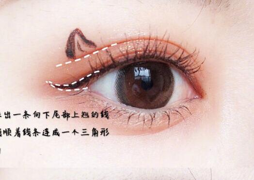 日常眼线快速画法，南宁学化妆的学校教你