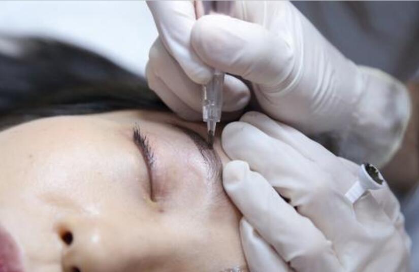 眉毛定框和操作边框线技巧，广西纹绣培训机构教你