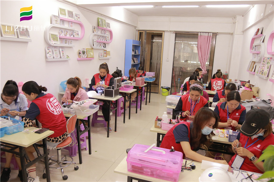 南宁正规美甲学校美甲基础课程学习