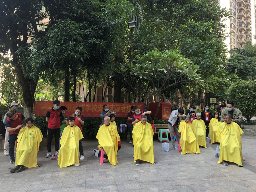广西美发培训学校社区理发活动
