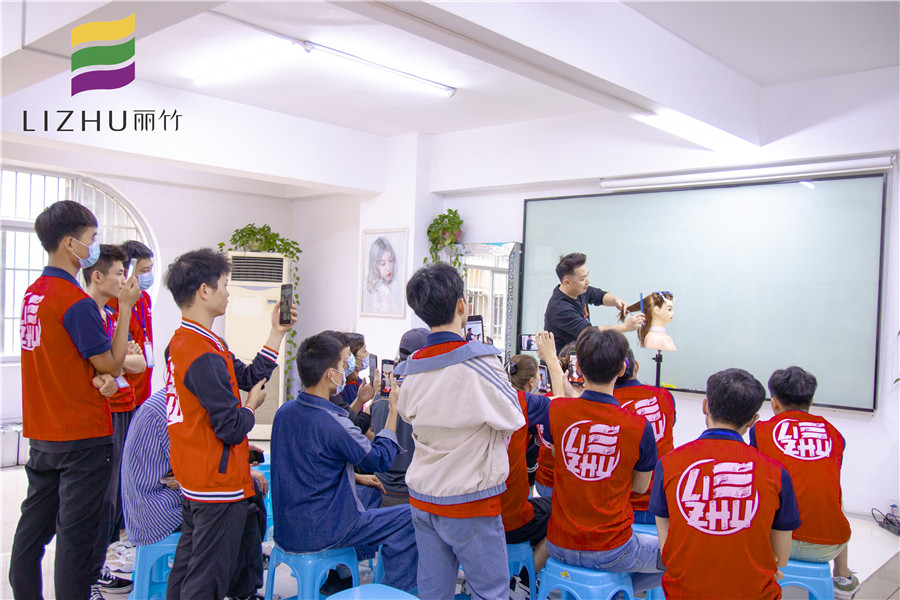 锁骨发修剪技巧，南宁教理发的学校分享