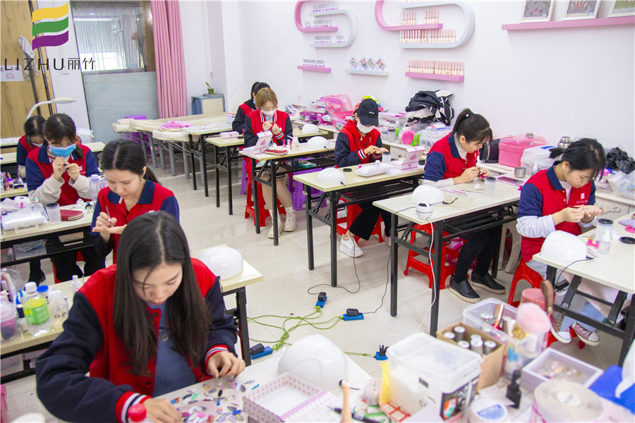 如何才能学好美甲？广西美甲培训学校告诉你技巧