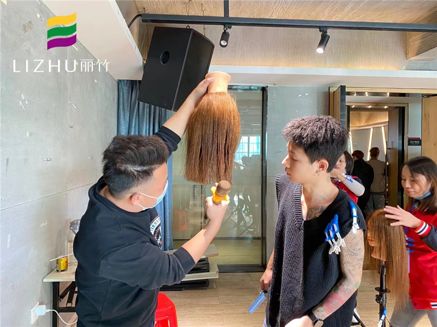 南宁美发学校考核：方形层次，圆形层次，三角堆积修剪