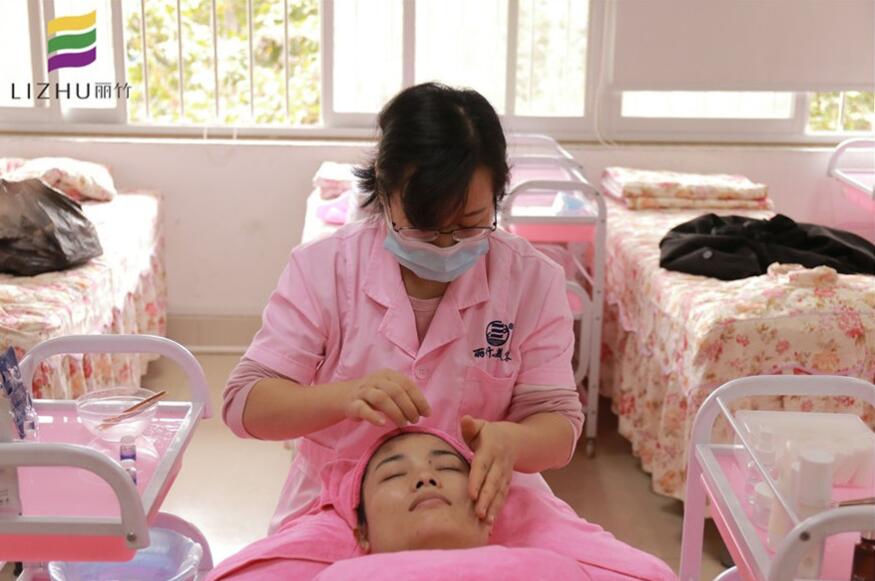 美容师不告诉你的皮肤护理小技巧，丽竹美容学校帮你找到啦