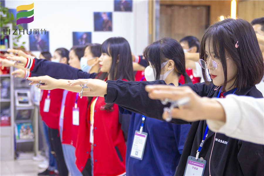 南宁美发培训学校美发基础班练习课堂