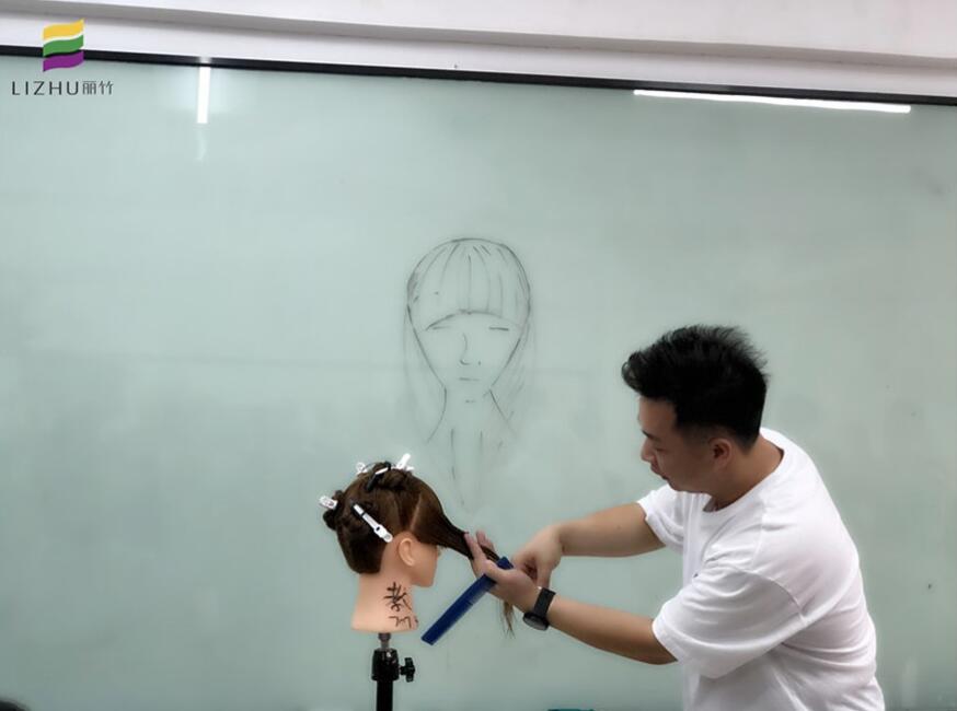 快来试试这些专为大脸而生的刘海