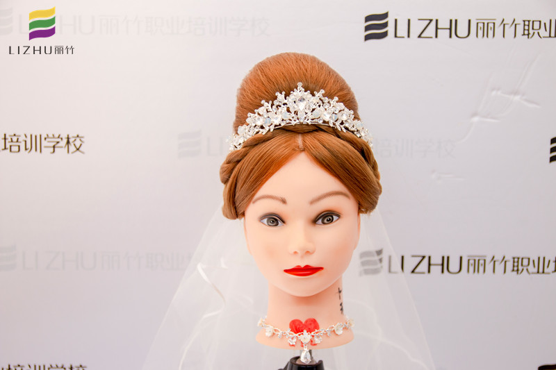 南宁盘发培训作品：赫本包造型