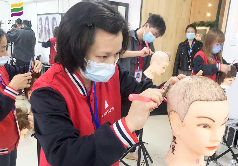 美发剃刀如何操作?广西南宁美发培训学校教你