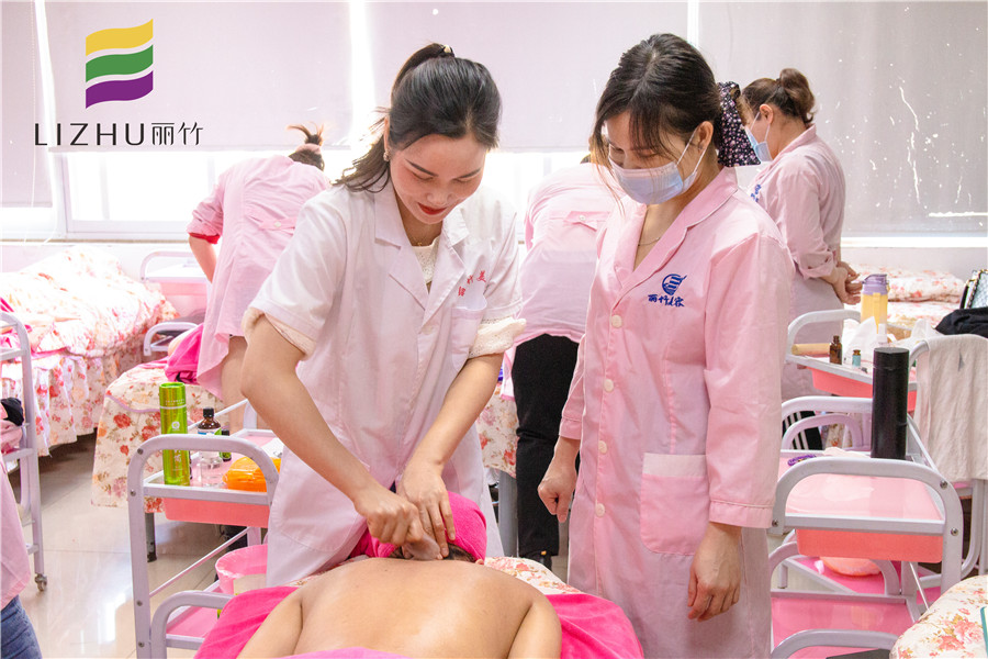 背部按摩知多少？广西排名前十美容学校告诉你