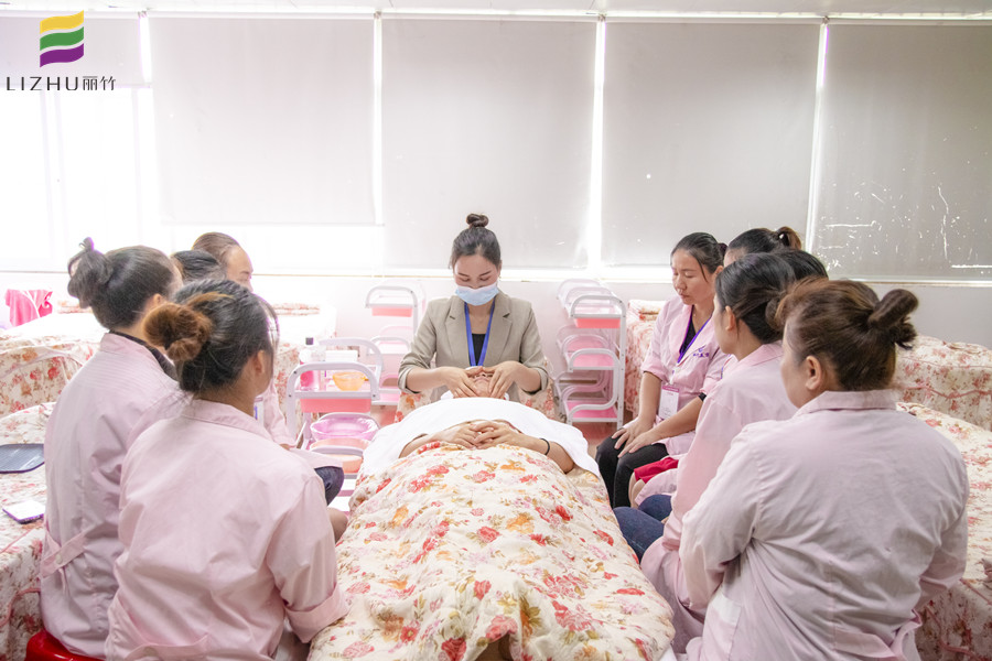 面部按摩基础手法 | 广西美容初级课程