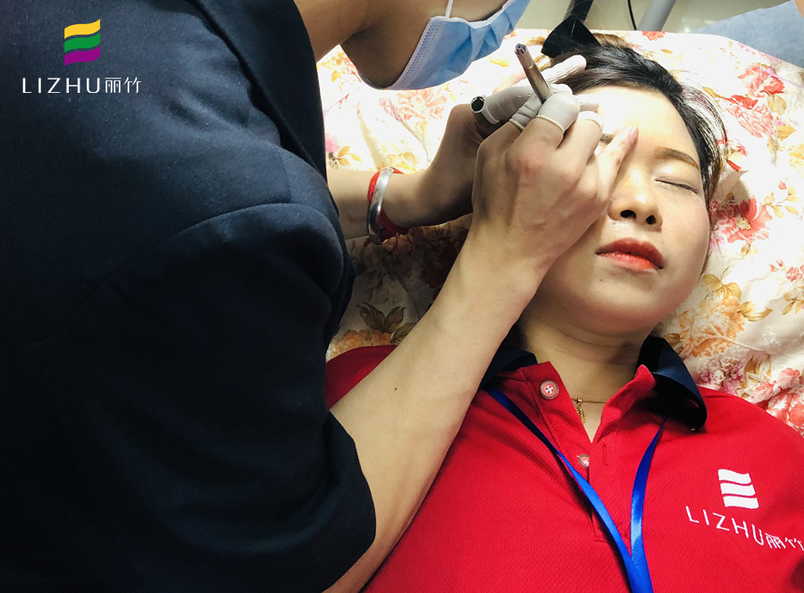 纹绣后眉毛发痒应对方法（上），南宁纹绣护理