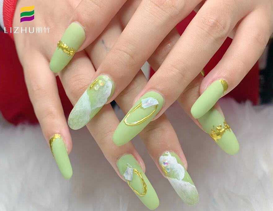 怎么挑选适合的指甲油颜色？南宁美甲基础教程
