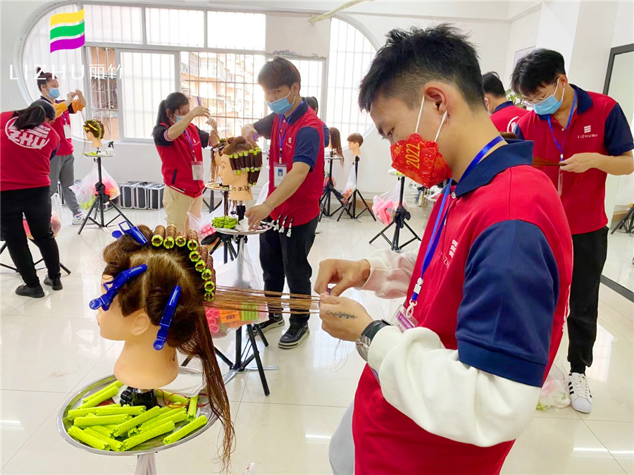 烫染实训课程---广西美发培训学校